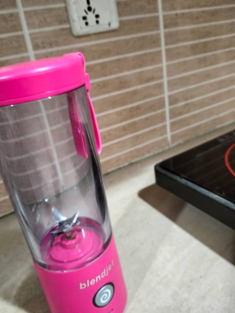 Blendjet2 portable blender for sale (Approx. 500 ml) 1