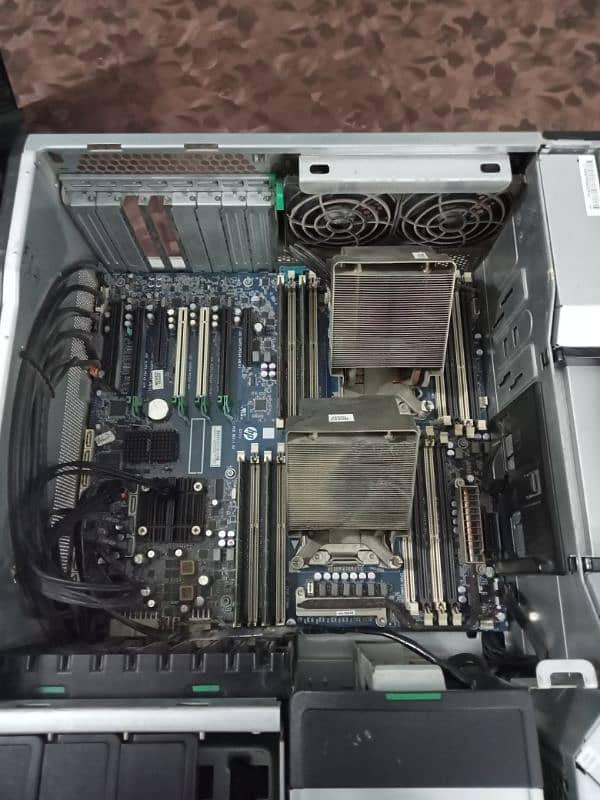 HP Z820 Workstation Dual xeon 12x2x2=48 threads 8