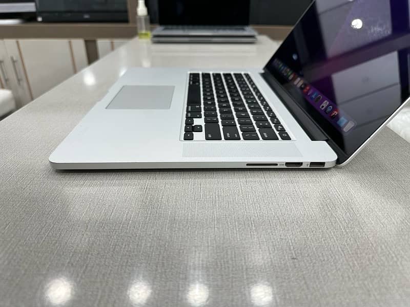 MacBook Pro 2015 i7 16gb 500gb 2gb card 15.6 display 10/10 0