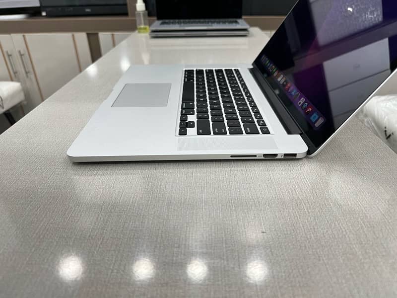 MacBook Pro 2015 i7 16gb 500gb 2gb card 15.6 display 10/10 1