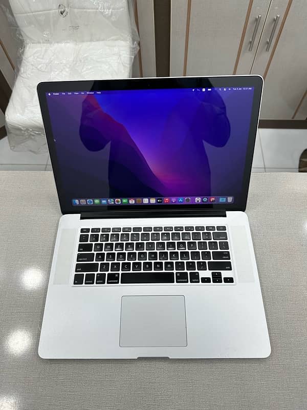 MacBook Pro 2015 i7 16gb 500gb 2gb card 15.6 display 10/10 2