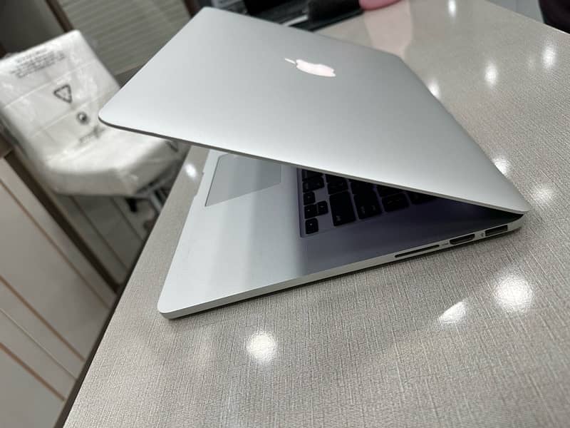 MacBook Pro 2015 i7 16gb 500gb 2gb card 15.6 display 10/10 4