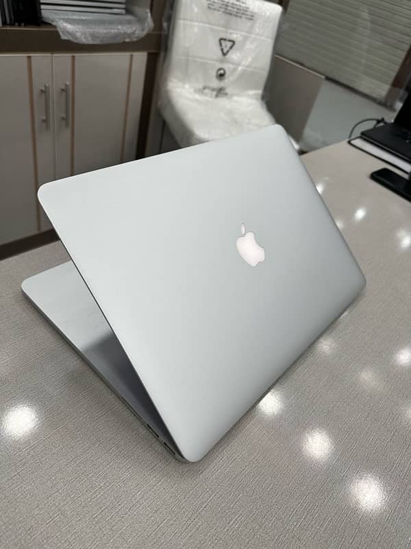 MacBook Pro 2015 i7 16gb 500gb 2gb card 15.6 display 10/10 5