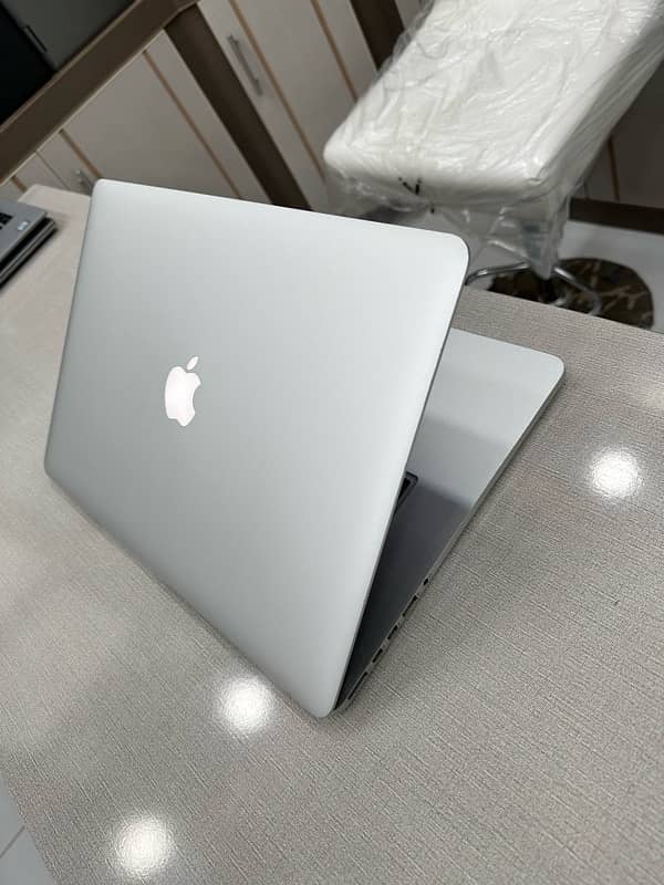 MacBook Pro 2015 i7 16gb 500gb 2gb card 15.6 display 10/10 6