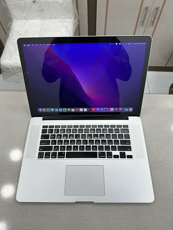 MacBook Pro 2015 i7 16gb 500gb 2gb card 15.6 display 10/10 7