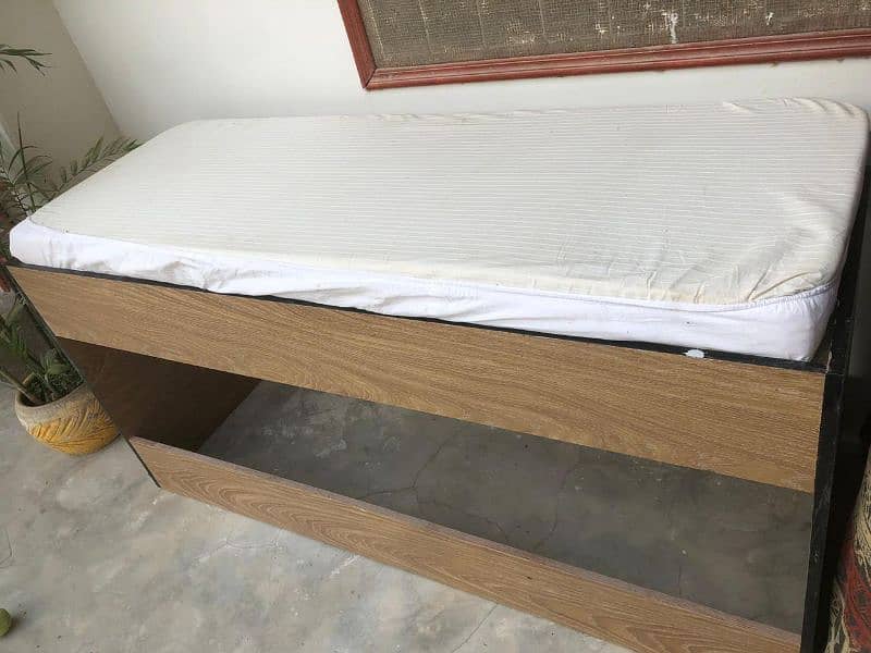 Single Bed/ Seti  With Mattress 0