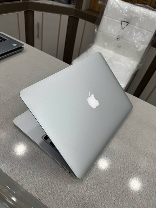 MacBook Pro 2015 i5 8gb 256gb 13 inch 2