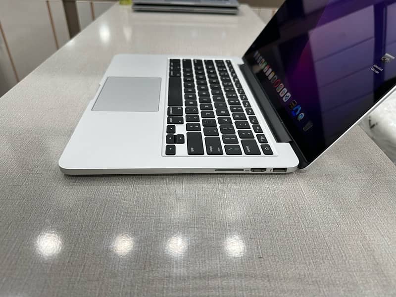 MacBook Pro 2015 i5 8gb 256gb 13 inch 7