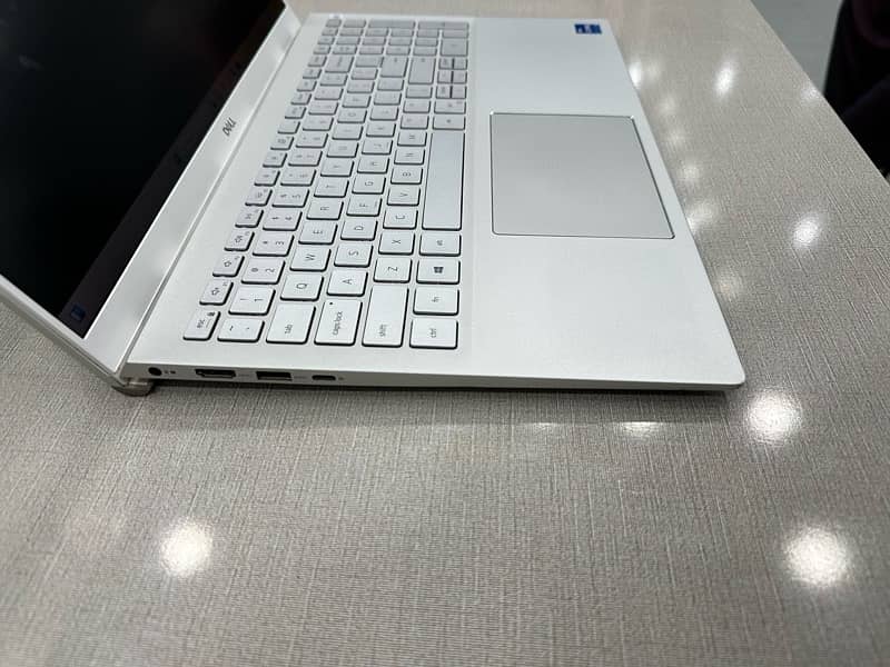 Dell Inspiron 15 5501  i7 11th Generation Ram 16gb Ssd 256gb Nvme 15.6 1