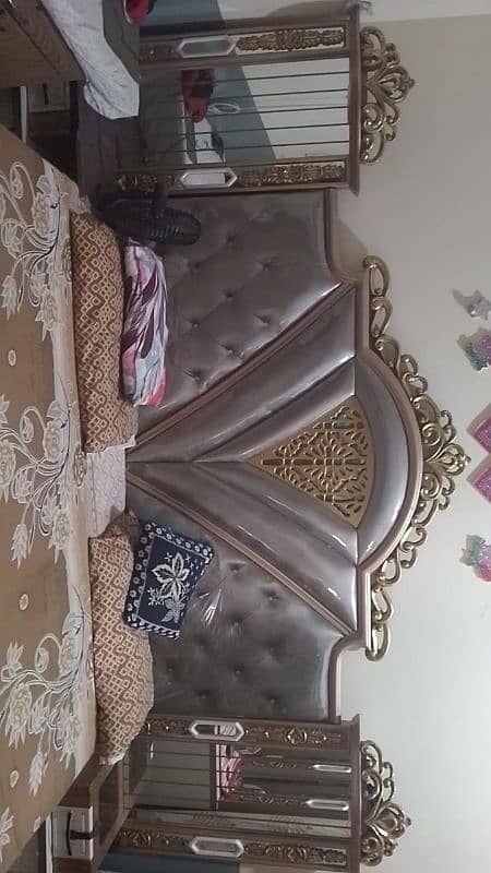 only 2month use new condition furniture bedroom set 4