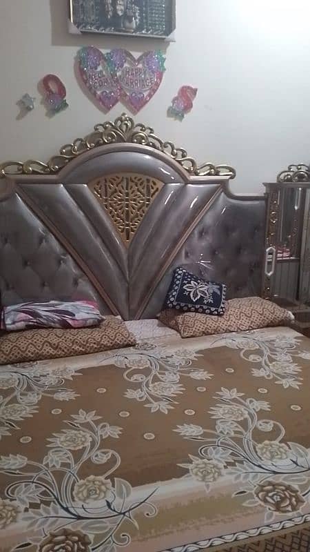 only 2month use new condition furniture bedroom set 5