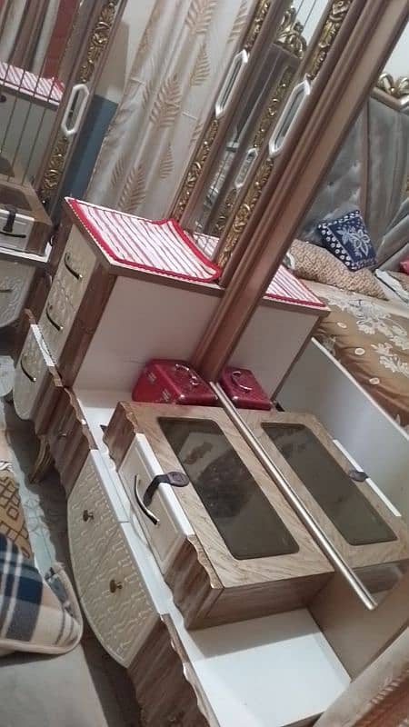 only 2month use new condition furniture bedroom set 9