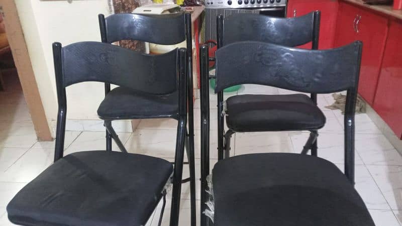 4 foldable counter chairs 2