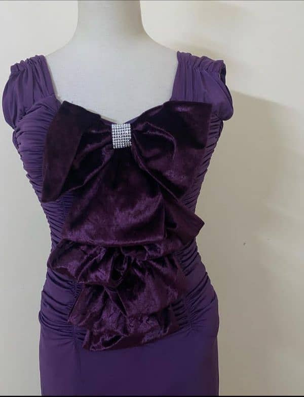 Elegant purple evening dress with velvet Bow and ruffled Detailing 2