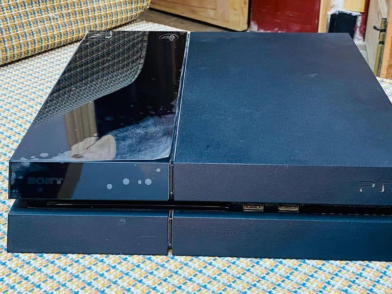 Ps4 Fat 1tb Jet black slightly used with box 1