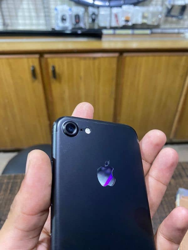 iphone 7G 128GB official pta approved. 5