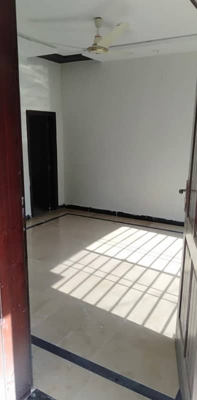 1 kanal uper portion for rent in soan garden 4