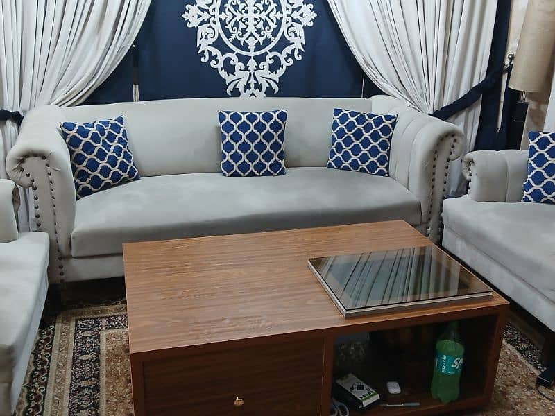 7 seater sofa with solid wooden tabel 0