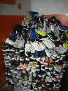 sports shoes whole sale rate per