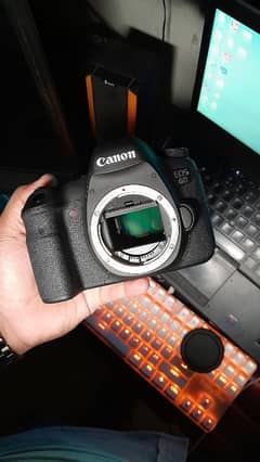 Canon 6D with box (23,000 shutter count)