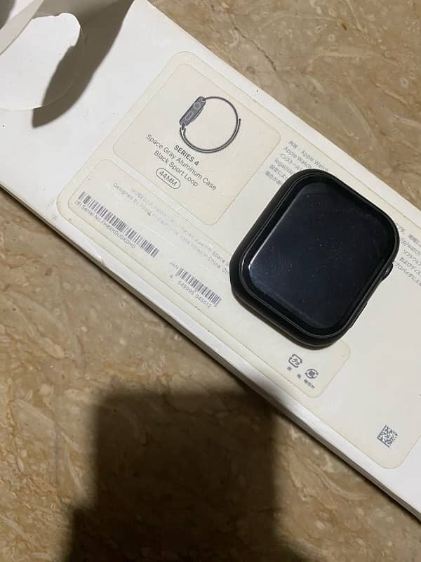 Apple Watch Series 4 44mm With Box 2