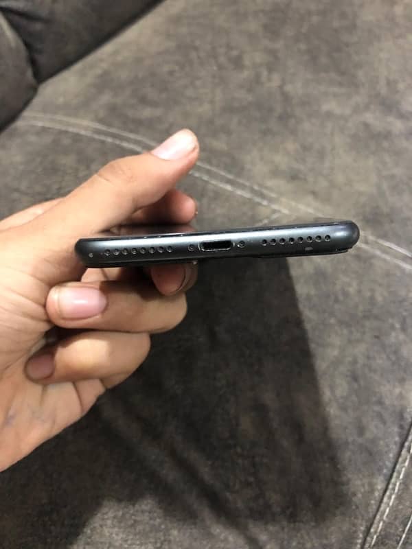 iphone 8 plus ok condition10/10 pta approved 1