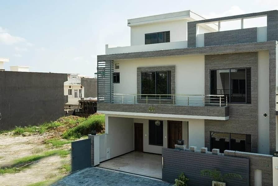 Modern And Solid Construction House For Sale 6