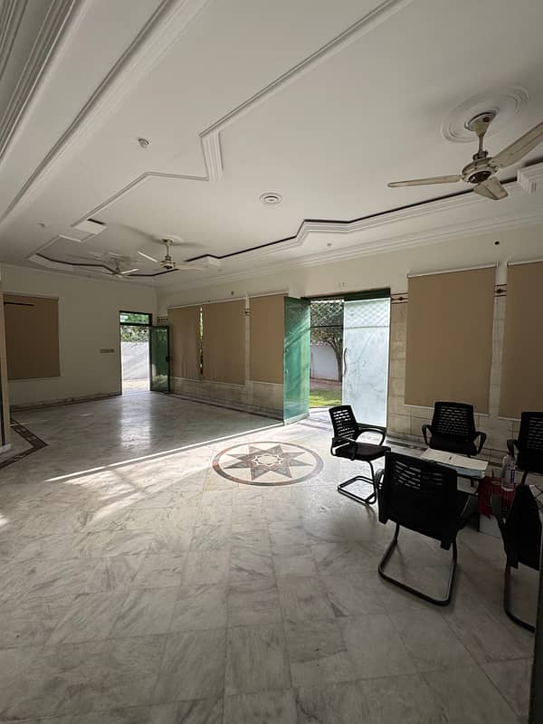 Spacious space available for rent ( OFFICE + WAREHOUSE) 1