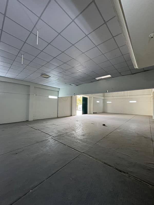 Spacious space available for rent ( OFFICE + WAREHOUSE) 2