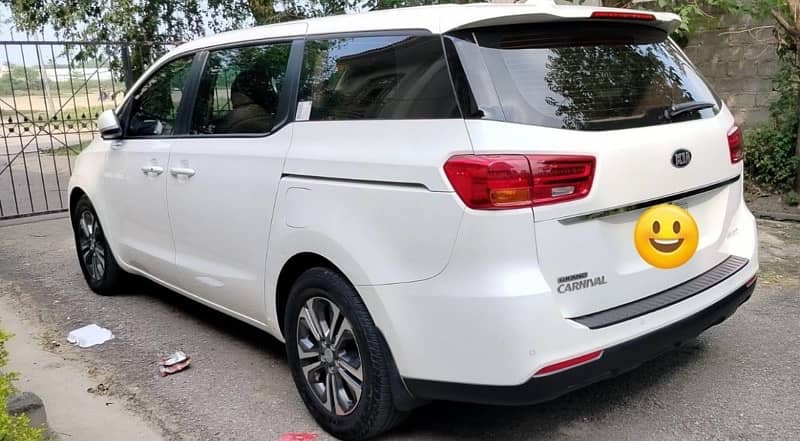 KIA Grand Carnival 2021 1