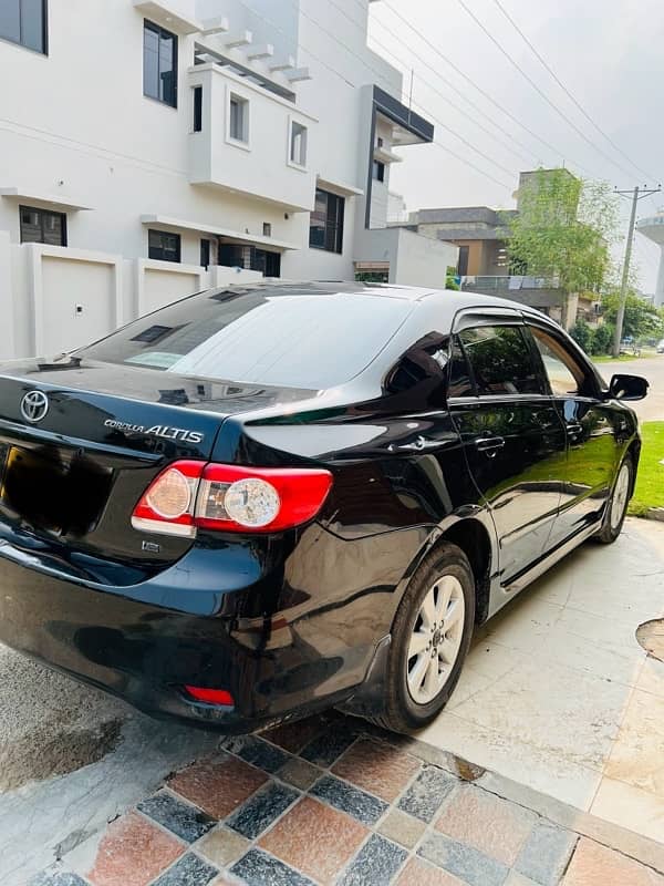 Toyota Corolla Altis 2012 1