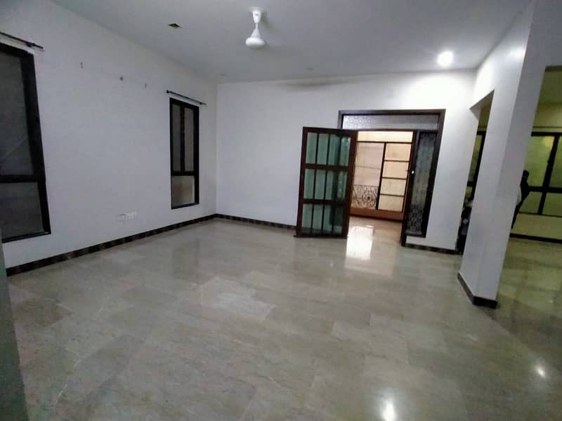 240 sq yards beutyfull portion for rent in panjabi sudagar society 8