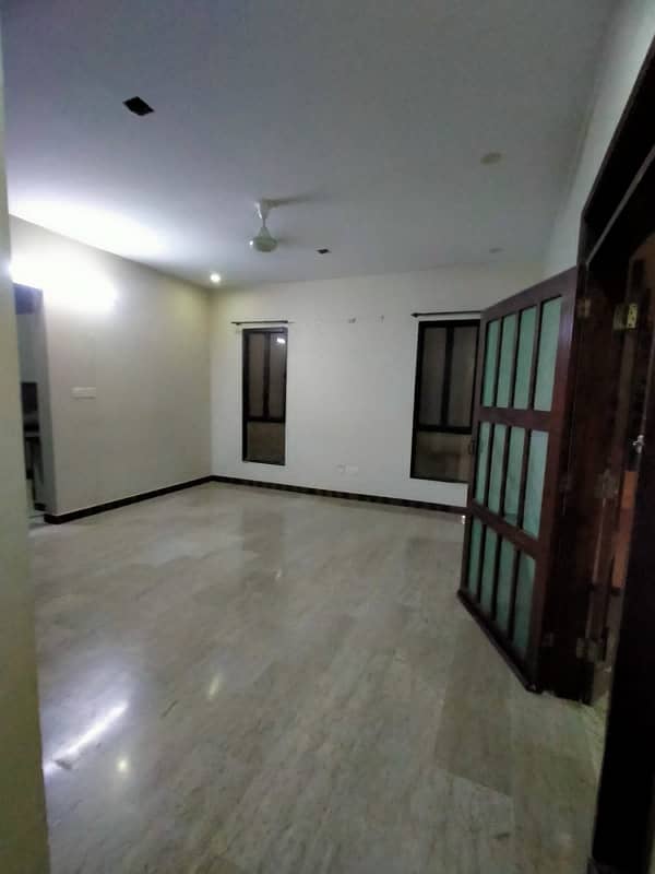 240 sq yards beutyfull portion for rent in panjabi sudagar society 9