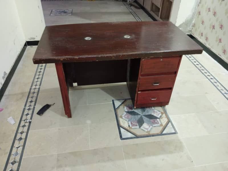 "Simple Office Table for Sale – Great Condition!" 1