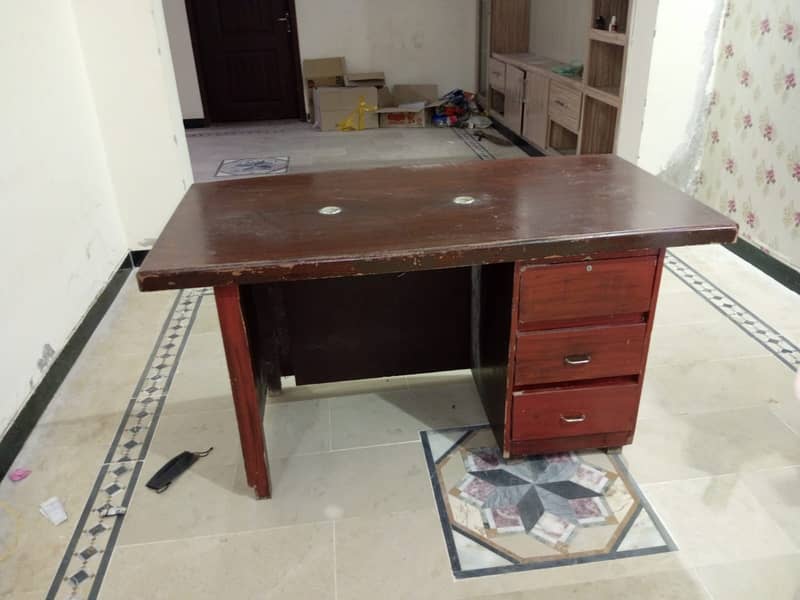 "Simple Office Table for Sale – Great Condition!" 2