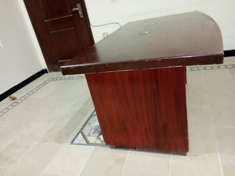 "Simple Office Table for Sale – Great Condition!" 3