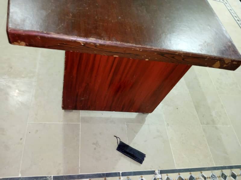 "Simple Office Table for Sale – Great Condition!" 4