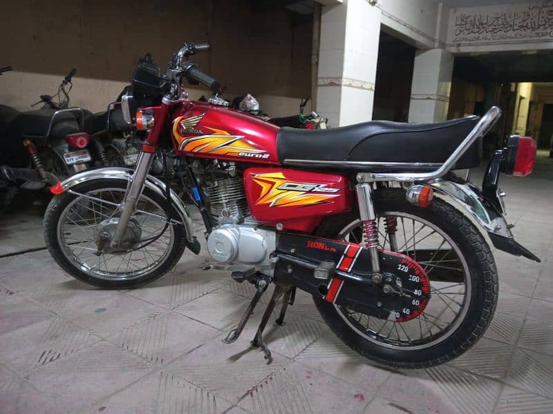 Honda 125 Karachi number 7