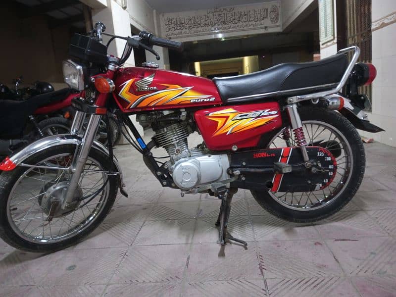 Honda 125 Karachi number 8