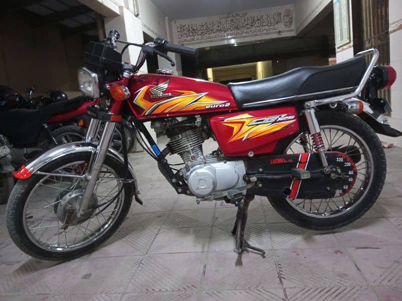 Honda 125 Karachi number 11