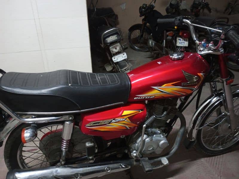 Honda 125 Karachi number 14