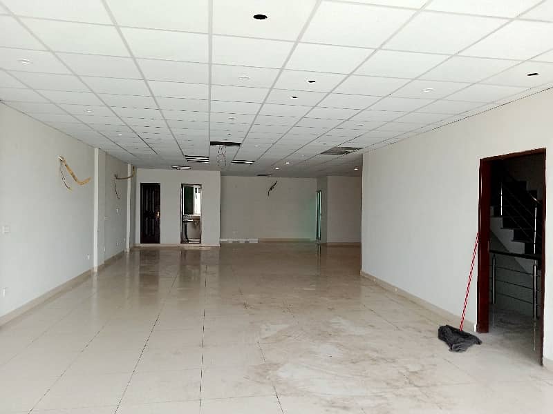 08 MARLA OFFICE 3RD FLOOR WITH ELEVATOR EXCELLENT LOCATION 10