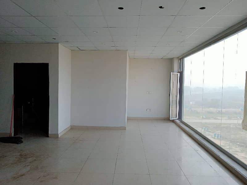 08 MARLA OFFICE 3RD FLOOR WITH ELEVATOR EXCELLENT LOCATION 23