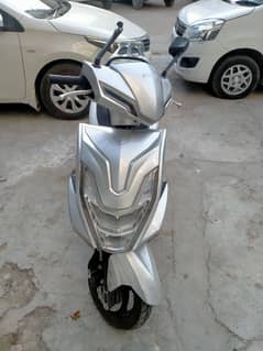 Ladies Auto Scooty for urgent sale*