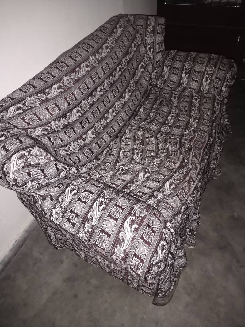 A complete sofa set for sale 3