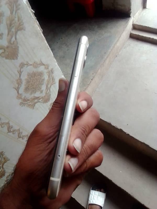 iPhone 11 pta aprowd 128gb 3