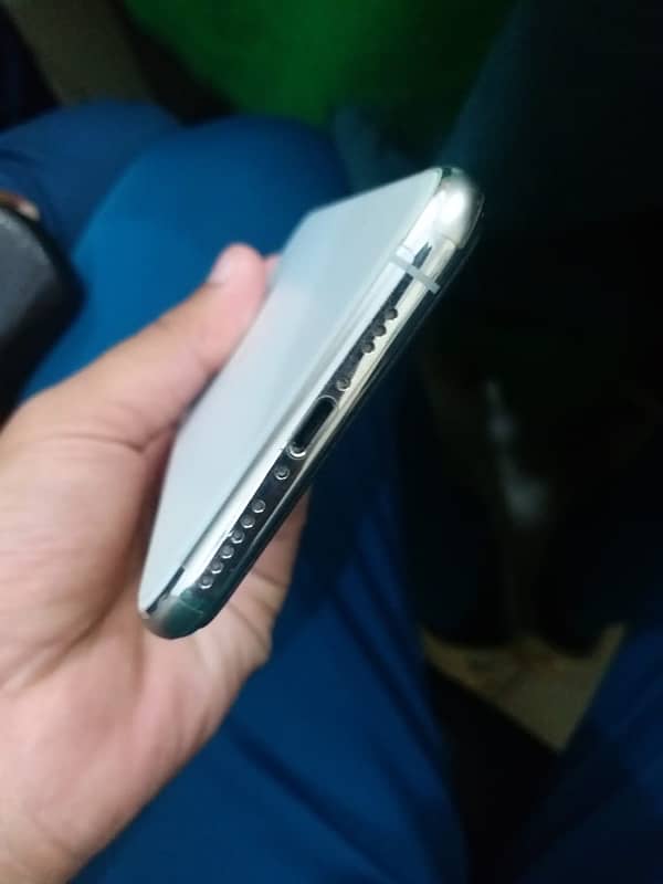 IPHONE 11 PRO 256 GB OFFICIAL PTA APPROVED 3