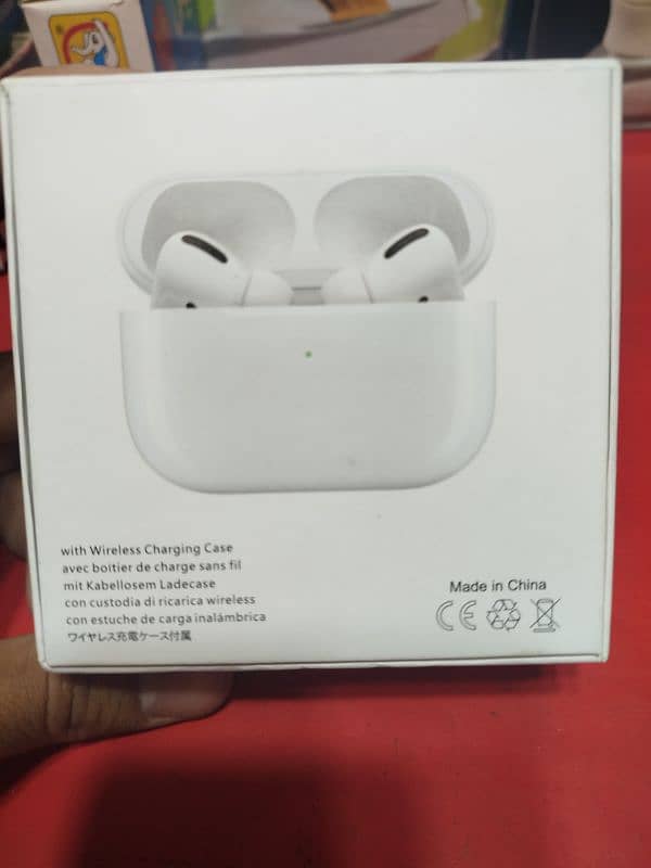 Air pods pro with free case 4