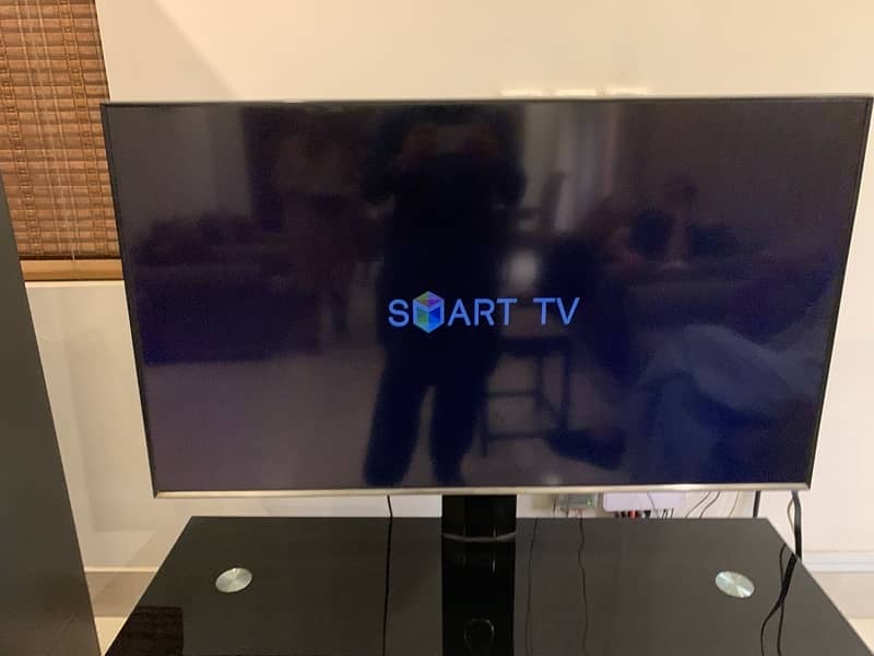 samsung led 50'' Smart Original cam from uK Neat condition (just call) 1