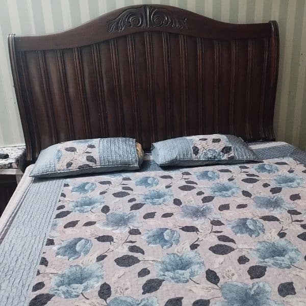 wooden bed set 0